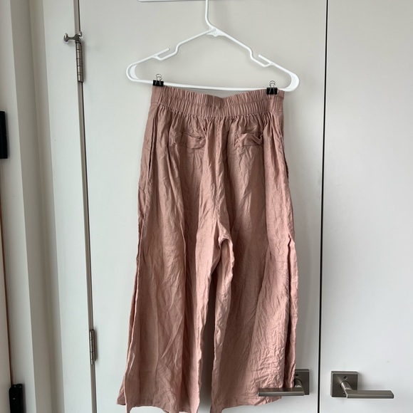 Pink wide leg capris - Picture 2 of 3